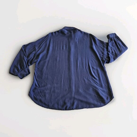 Lola Made In Italy Top Womens S Navy Buttons LS Lightweight Oversized Viscose - Picture 13 of 15